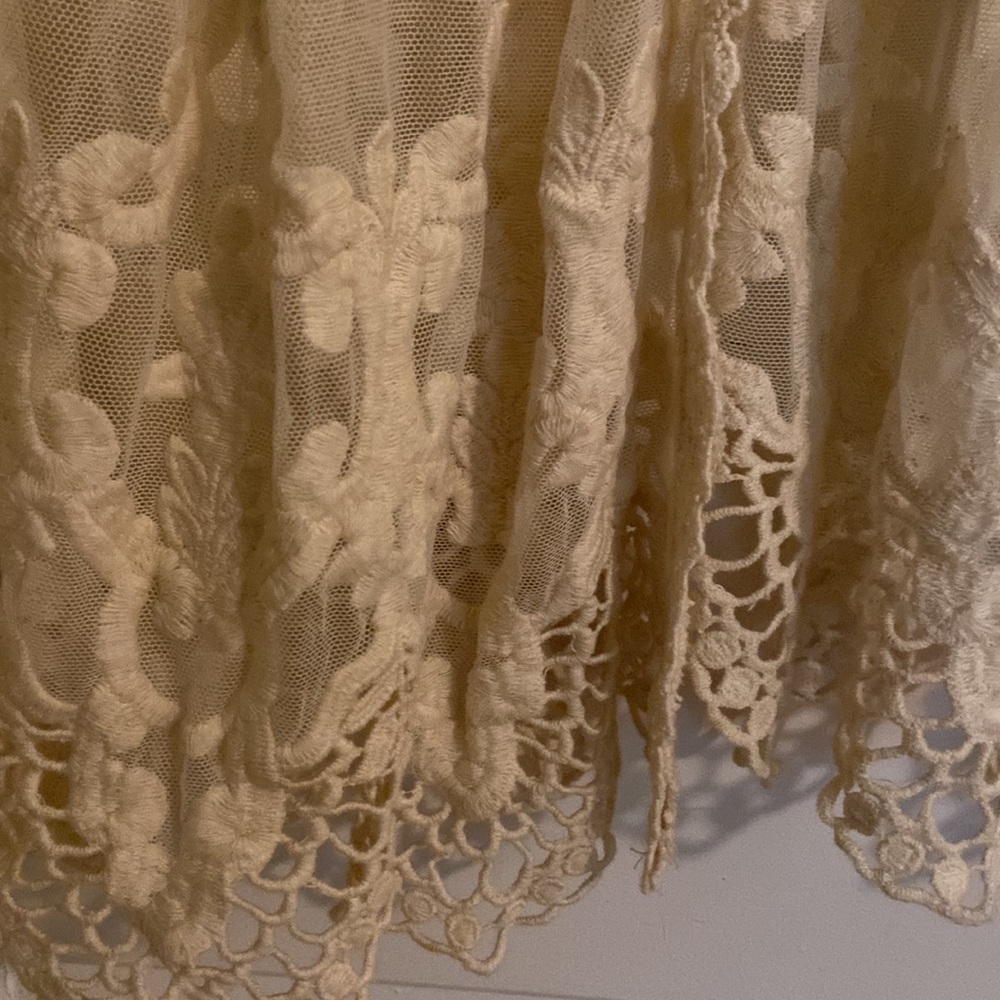 Gorgeous Lace cover-up/jacket - Picture 3 of 5
